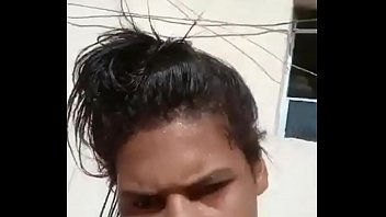 Novinhas Exibindo Seus Corpos Sensuais Em Transmissões Ao Vivo