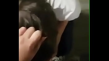 سادية عربية تذل كلبها وخادمها وتشتمهما في العلن – الجزء الثاني