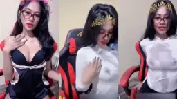 Live Streaming Ungkap Belahan Dada Montok Yang Menggoda