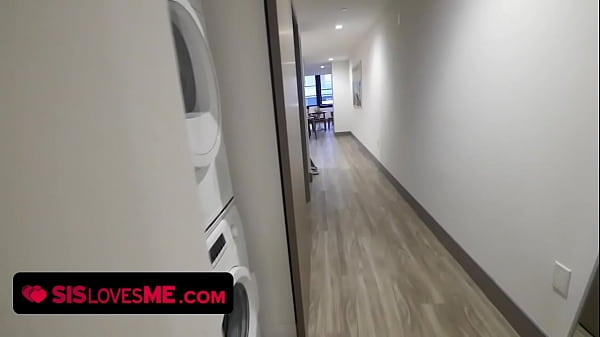 Gadis Pirang Montok Elizabeth Jolie Digoyang Ganas Oleh Abang Tirinya