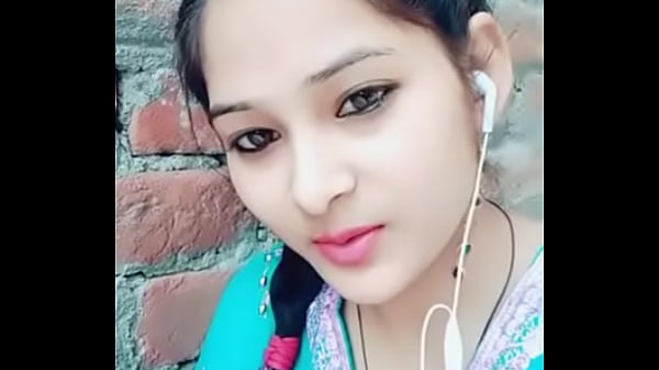 रजनी भाभी का उत्तेजक शरीर और भड़कीले अंदाज़ में मचा धमाल