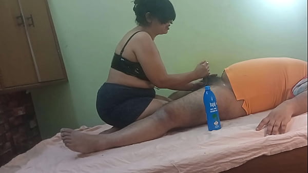 Bokep India: Tante Seksi Digoyang Tukang Listrik, Dientot Dan Dihisap Kontolnya Sampai Muncrat