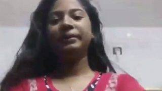 Potret Diri Telanjang Gadis India Yang Sedang Menanggalkan Pakaian
