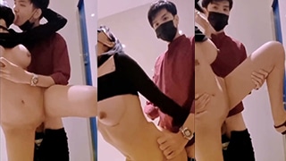 Gairah Tersembunyi: Bercinta Liar Dengan Rekan Kerja Di Kamar Mandi Kantor