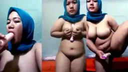 Ustazah Bergairah Menggoda Dengan Mainan Biru Di Balik Jilbab Hijau