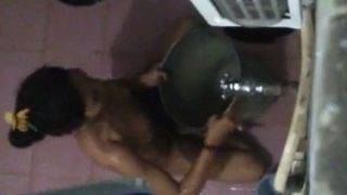 Video Pribadi Pembantu India Mandi Tanpa Sepengetahuannya