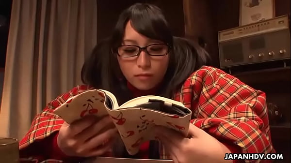 Yukina, Si Pelacur Kantoran Asia, Menggesek-gesek Memek Basahnya Dengan Ganas