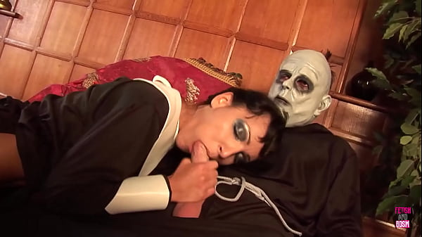 Video Retro Keluarga Addams Yang Panas Penuh Dengan Adegan Seks Beramai-ramai Yang Membara