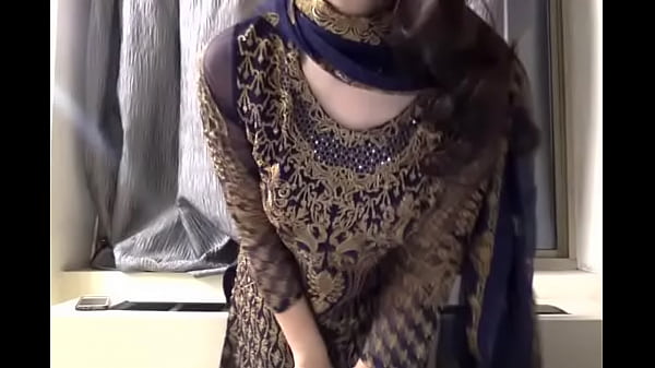 Goyangan Seksi Cewek India Di Depan Kamera