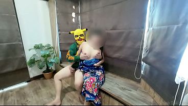 Nona Thai Berbaju Sarong – Taman Rahasia Di Alam Terbuka