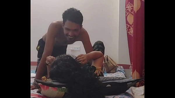Gairah Tersembunyi: Bhabhi Seksi Dan Devar Polos Dalam Adegan Panas Bengali
