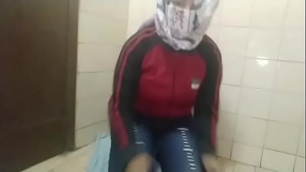 Muslimah Arab Tega Sangean Basahin Memek Live Cam, Daripada Sholat Malah Squirting