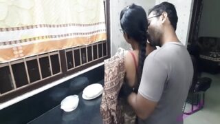 Adegan Mesra Devar Dan Bhabhi Di Dapur Yang Menggoda