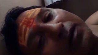 Batang Tegap Mengisap Buah Ranum