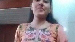 Pramugari Pakistan Seksi Buka Baju Sendiri
