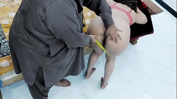 Penjahat India Ngentot Cewek Desa Gawar Berpantat Besar Seperti Jalang, Keras Dan Kasar Dalam Posisi Doggy Dengan Audio Hindi Jelas Dan Bicara Romantis