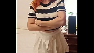 Mama Yang Lagi Horny Kasih Blowjob Mantap Ke Teman Anak Tirinya Yang Suka Ngintip