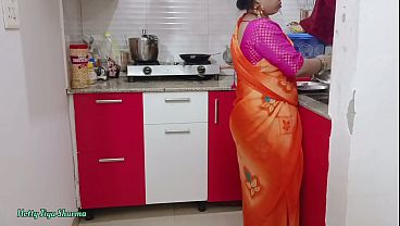 Desi Bhabhi Digoyang Ganas Di Dapur Dengan Kontol Besar