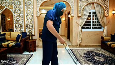 Pembantu Rumah Tangga Berhijab Disuruh Ngewe Bosnya Dan Telan Semua Air Mani.