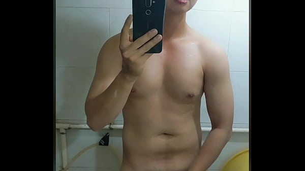 Gigolo Asian, Kontolnya Besar Dan Siap Ngewe Panas.