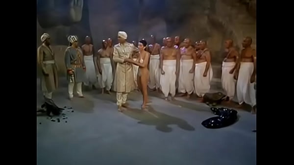 Makam India Yang Bikin Basah, Siap-siap Menggigil!