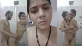 Bokep Desi Panas, Bhabhi Sama Adik Ipar Lagi Crot Di Kamar Mandi