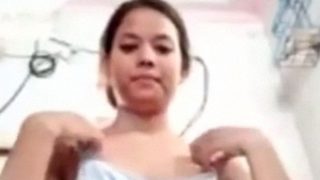 Tante Guwahati Buka Bra, Goyang-goyang Topless Bikin Makin Tegang.