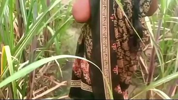 Ibu Tiri Dan Anak Tiri Ngentot Di Luar Rumah Desa, Panas Dan Basah Kena Angin Malam.