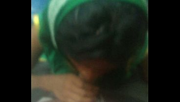 Desi Auntie Jadi Pengemis Di Kereta Lokal, Siap Digaruk Malam Ini