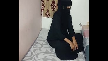 Gadis Bercadar Main Sambil Nikmatin Sopir Pribadi Di Belakang Kursi.