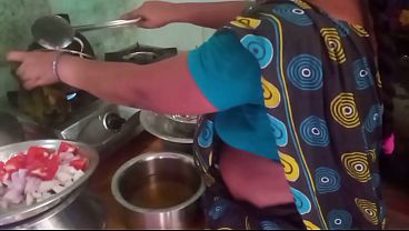 Ibu Rumah Tangga India Ngebut Bareng Pacar Di Dapur.