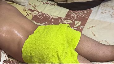 Mertua Montok Bantuin Mantu, Pijat Berujung Ke Ranjang.