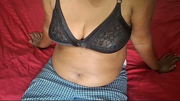 Pembantu Rumah Lagi Bersih-bersih, Tiba-tiba Kakak Horny Di Kamar Tidur, Bikin Makin Panas Dan Erotis.
