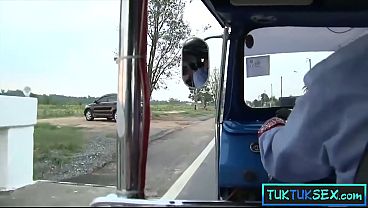 Ibu-ibu Thailand Di Jalan Digoda Habis-habisan, Langsung Digas Tanpa Ampun.