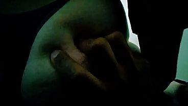 Kakak Tiriku Lagi Horny Banget Dan Minta Aku Bantuin.