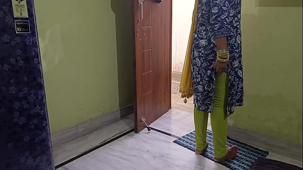 Bapak Mertua India Ngewein Mantu Sambil Alasan Sakit, Bikin Meringis Keenakan!
