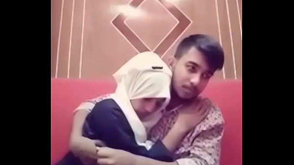 Bibir Nempel, Tangan Meraba Di Hotel, Desahan Panas Pasangan Desi.