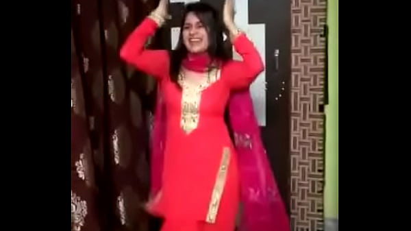 Desi Cewek Lagi Latihan Mujra, Gerakan Panas Bikin Ngilu