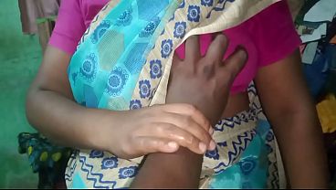 Ibu Rumah Tangga India Priyanka, Main Seru Di Rumah Sendiri.