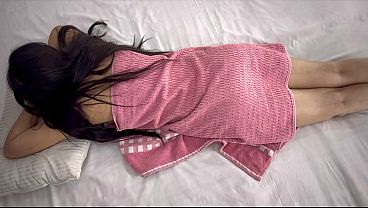 Nri Cewek Minta Bokongnya Dipegang Pelayan, Langsung Digenjot Memek Sambil Bokong Gede Digoyang.