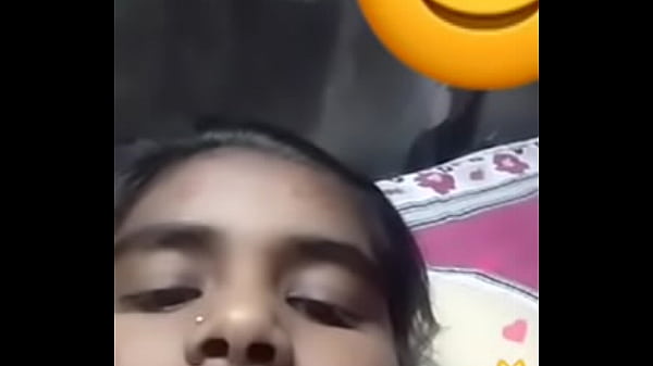 Desi Cewek Pamer Tetek Di Depan Kamera, Bikin Greget!