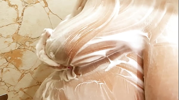 Desi Bhabhi Mandi Basah, Badan Menggoda Siap Digoyang