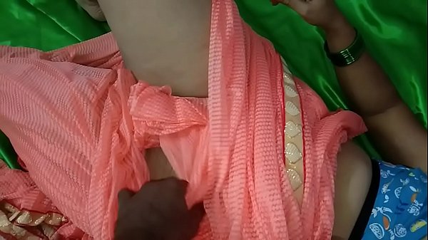 Desi Savita Lagi Chudai Karte Hue Masti Mein Doobi