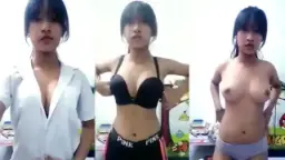 Bocil Smp Desiana Lagi Sibuk Colmek Sambil Nahan Desah Nafsu.