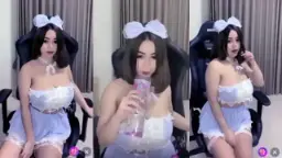 Buka Paha, Pake Kostum Pelayan, Siap Dilayani Sama Si Bini Zf.