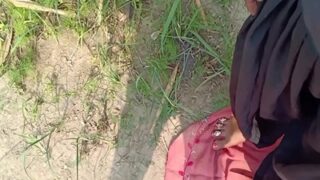 Seorang Mesum Ngencengin Tantenya Di Luar Ruangan Dalam Video Mms Desi