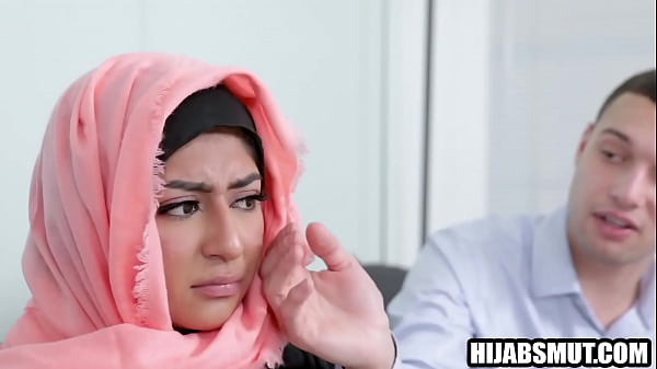 Gadis Hijab Terpaksa Digilir Bule Amerika Karena Nggak Punya Pilihan Lain.
