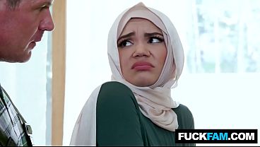 Plumber Kontol Naikin Hijabi Cantik, Jason Sarcinelli & Naudi Nala Eksekusi Memek Pertama