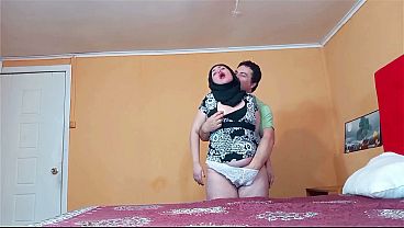 Wanita Berhijab Digebrak Gaya Doggy.