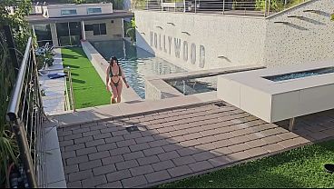 Bokong Gede Latin Tokyo Lynn Digenjot Di Pinggir Kolam Hollywood Hills, Bikin Makin Pengen